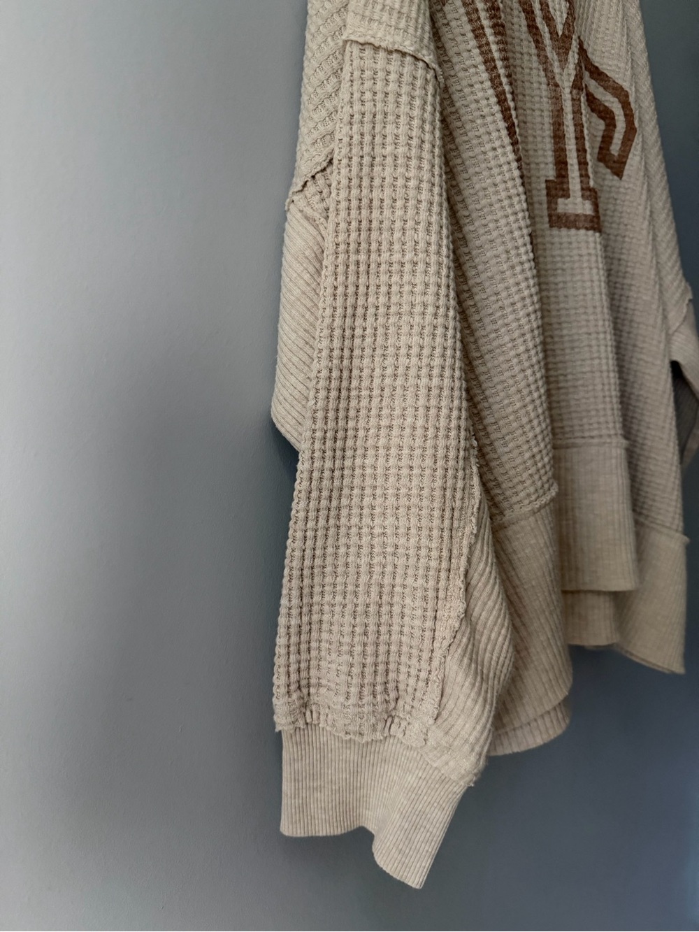 American Eagle Outfitters Big Hug Crew Neck Waffle NYC Sweatshirt - Picture 4 of 10